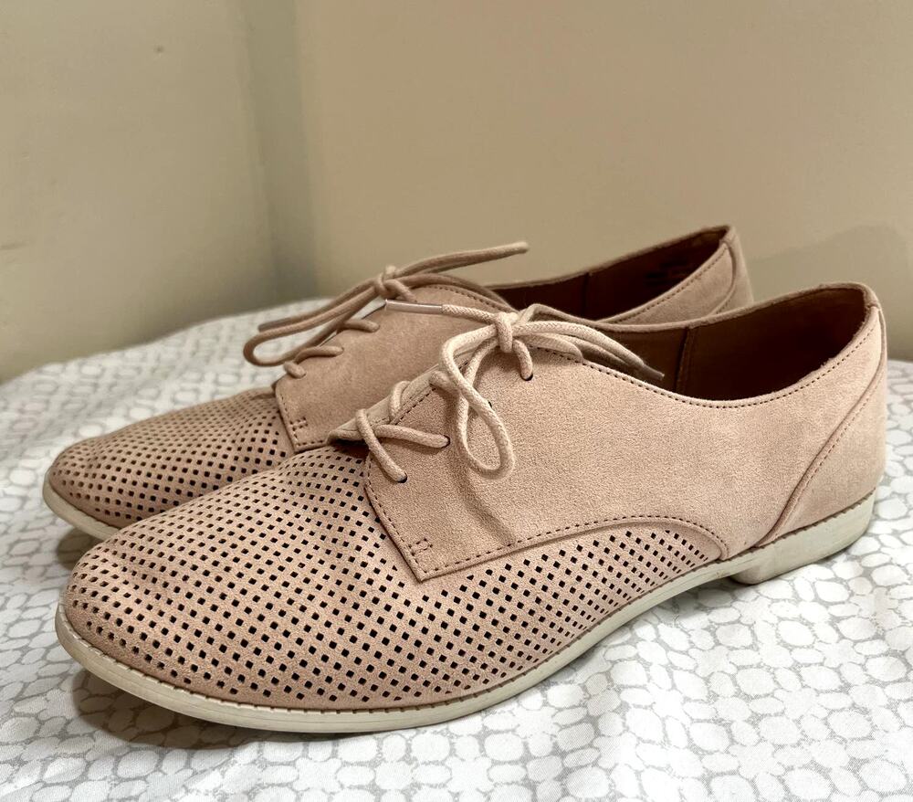 Kelly & Katie Shoes Size 8.5 Malindi Oxfords Comfort Pink Faux Suede Lace Up